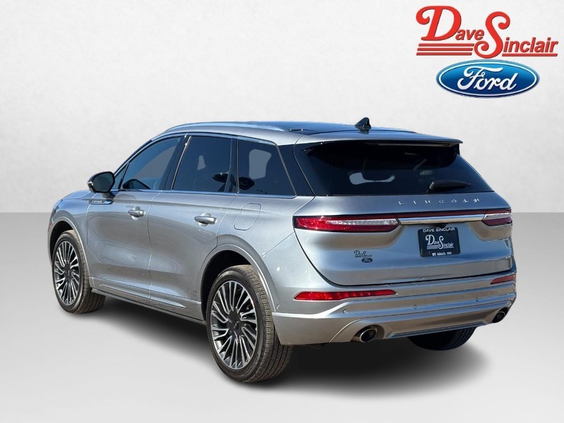 Lincoln Corsair Vehicle Image 09