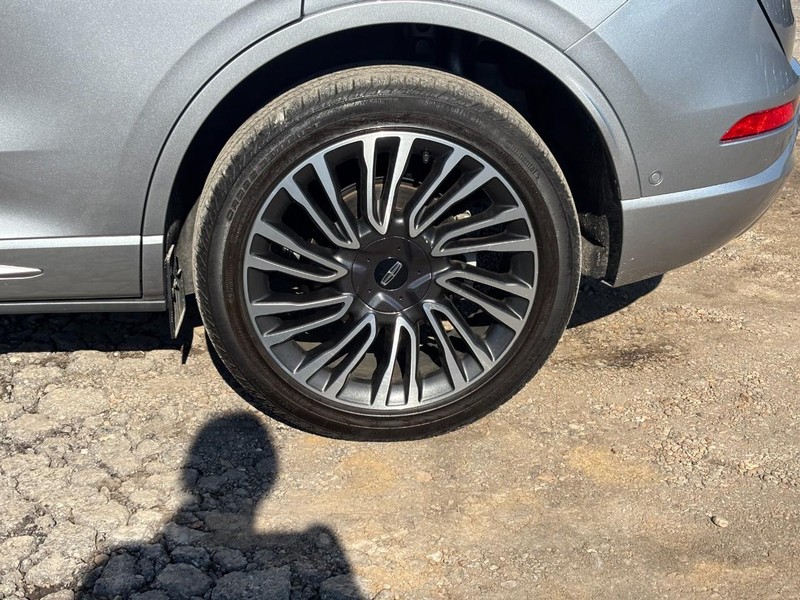 Lincoln Corsair Vehicle Image 11