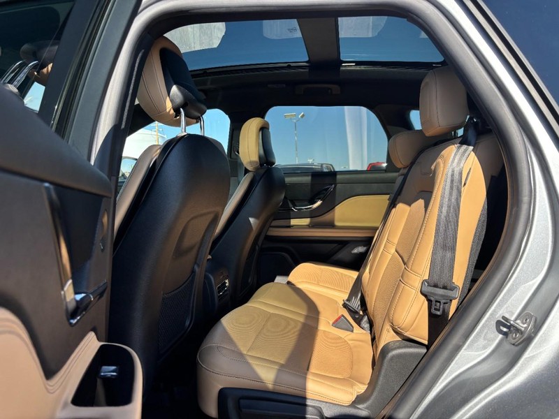 Lincoln Corsair Vehicle Image 12