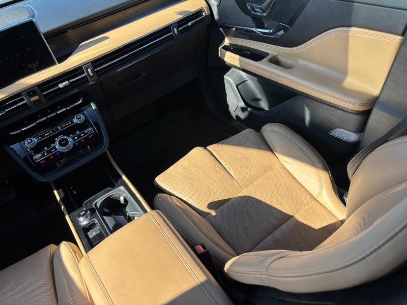 Lincoln Corsair Vehicle Image 15