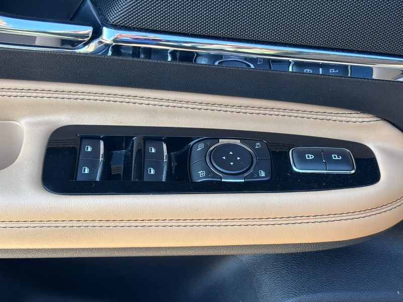 Lincoln Corsair Vehicle Image 17