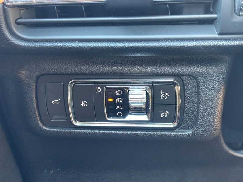 Lincoln Corsair Vehicle Image 18