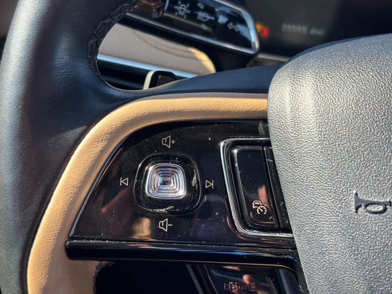 Lincoln Corsair Vehicle Image 19