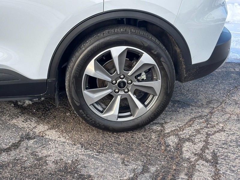 Ford Escape Vehicle Full-screen Gallery Image 11