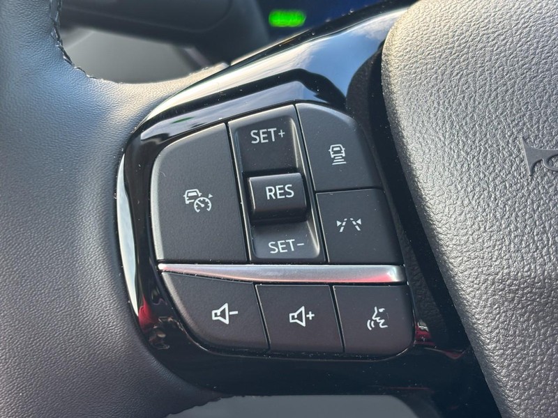 Ford Escape Vehicle Full-screen Gallery Image 19