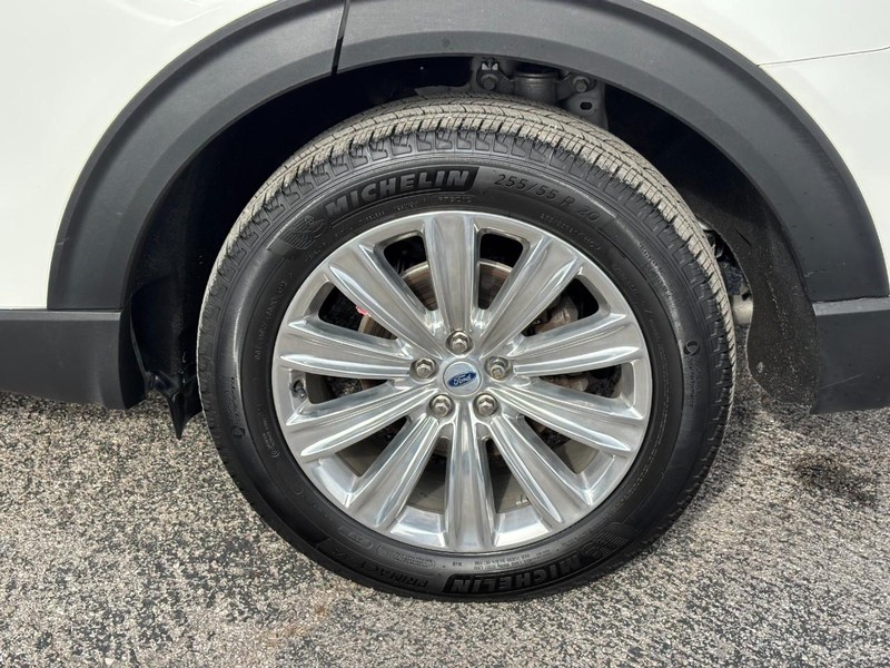 Ford Explorer Vehicle Full-screen Gallery Image 11