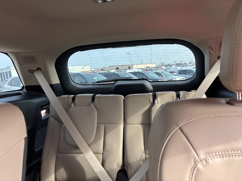 Ford Explorer Vehicle Full-screen Gallery Image 12