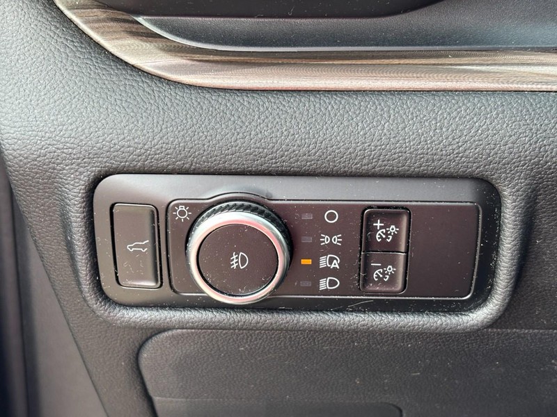 Ford Explorer Vehicle Full-screen Gallery Image 20