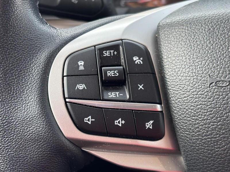 Ford Explorer Vehicle Full-screen Gallery Image 21