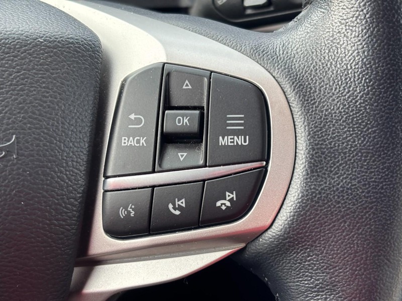 Ford Explorer Vehicle Full-screen Gallery Image 23