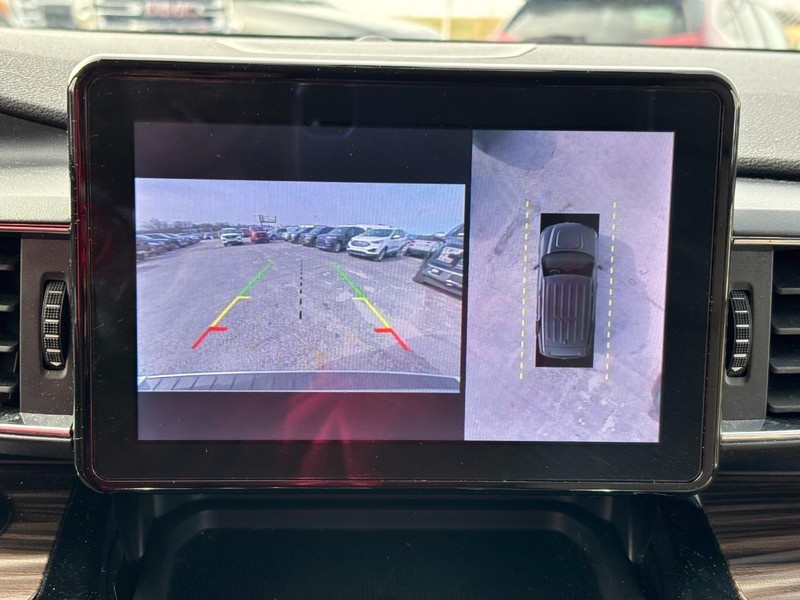 Ford Explorer Vehicle Full-screen Gallery Image 26