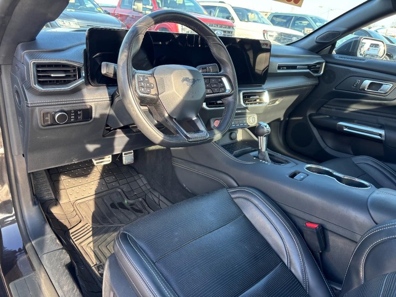 Ford Mustang Vehicle Full-screen Gallery Image 14