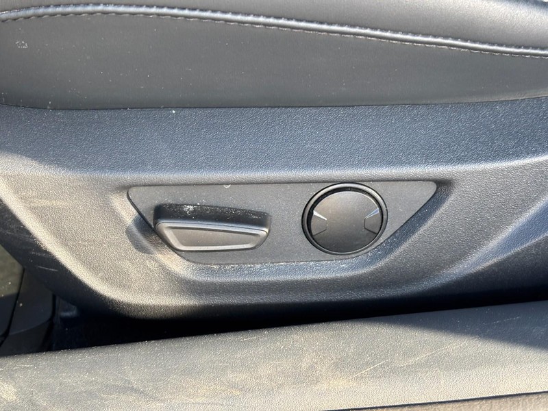 Ford Mustang Vehicle Full-screen Gallery Image 15