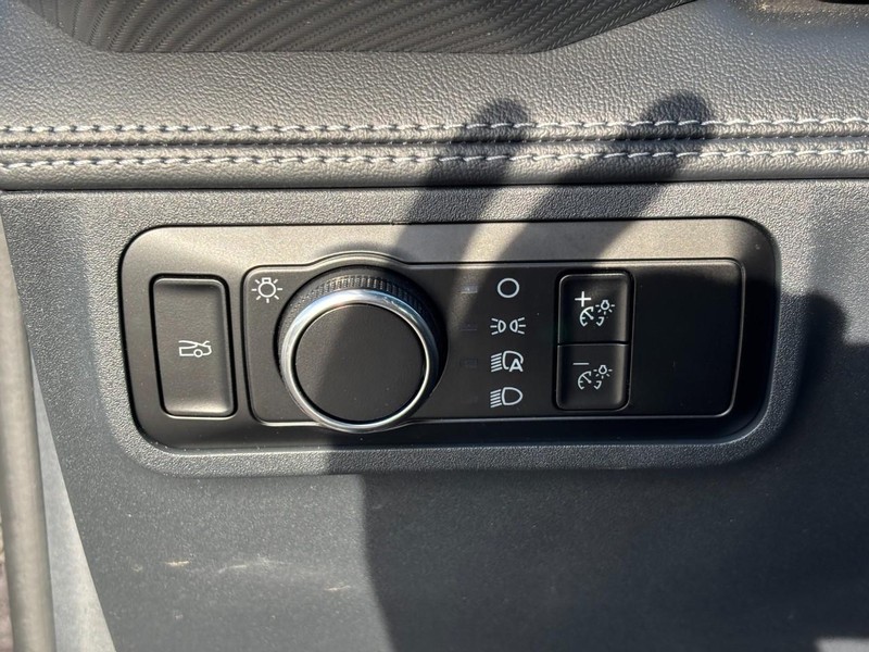 Ford Mustang Vehicle Full-screen Gallery Image 17