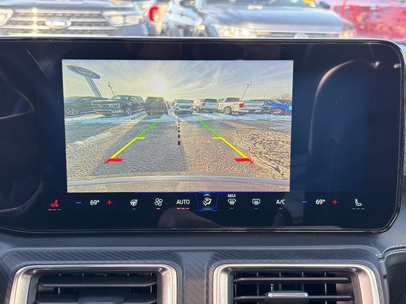 Ford Mustang Vehicle Full-screen Gallery Image 23