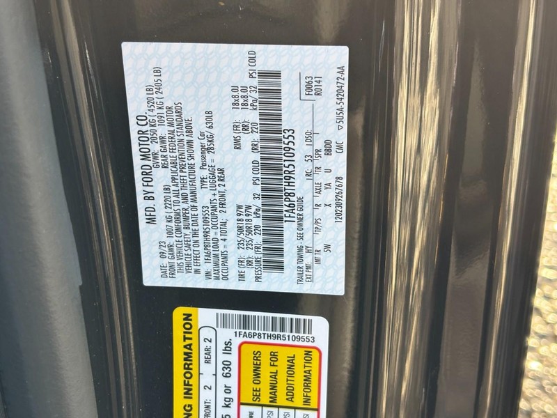 Ford Mustang Vehicle Full-screen Gallery Image 25