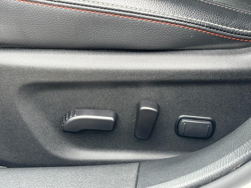 Nissan Altima Vehicle Full-screen Gallery Image 17