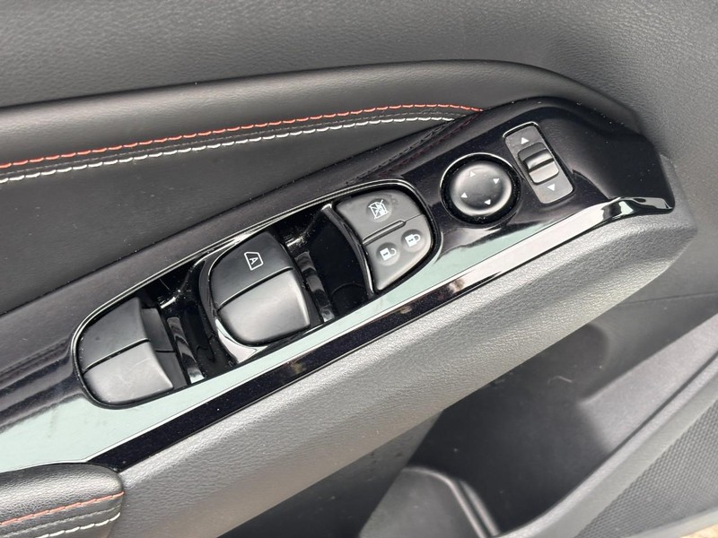 Nissan Altima Vehicle Full-screen Gallery Image 18