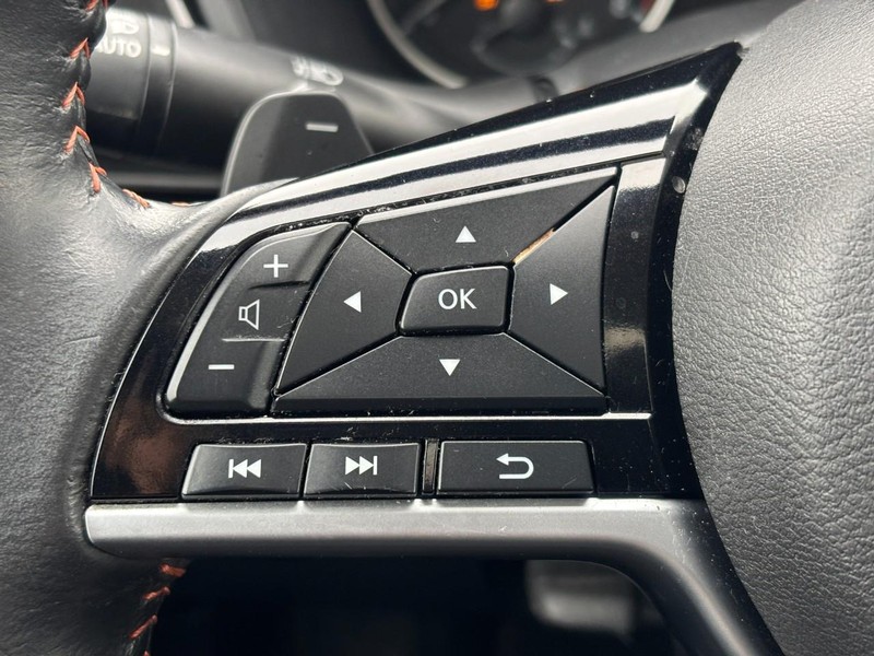 Nissan Altima Vehicle Full-screen Gallery Image 20