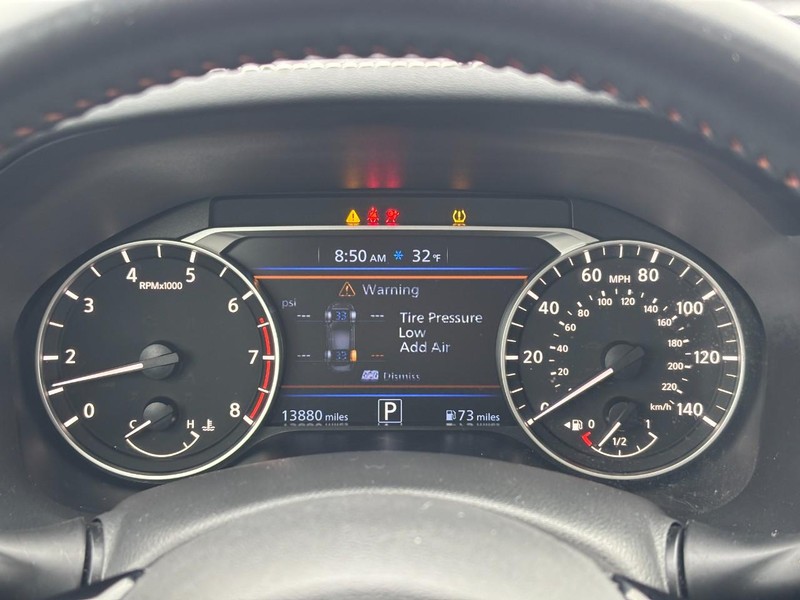 Nissan Altima Vehicle Full-screen Gallery Image 23