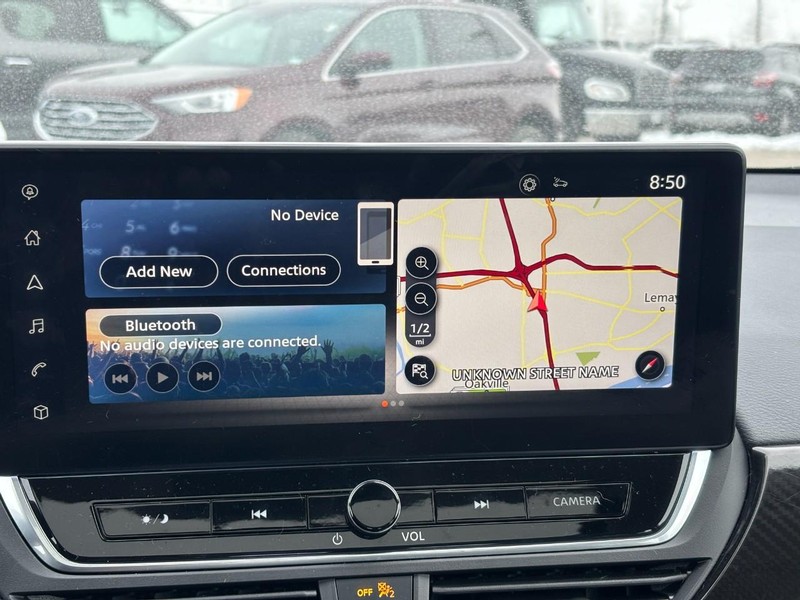 Nissan Altima Vehicle Full-screen Gallery Image 24