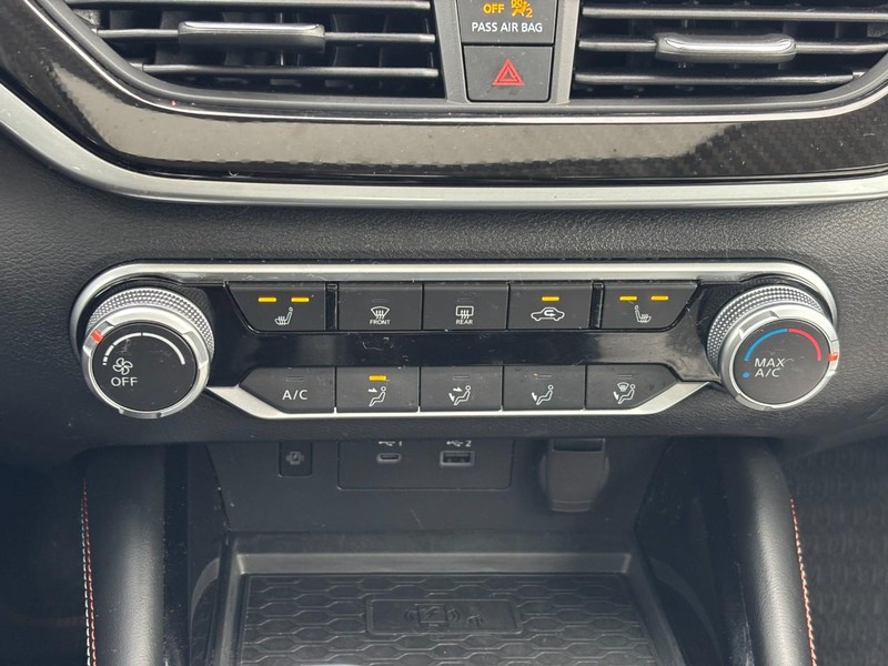 Nissan Altima Vehicle Full-screen Gallery Image 26