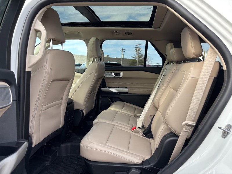 Ford Explorer Vehicle Full-screen Gallery Image 13