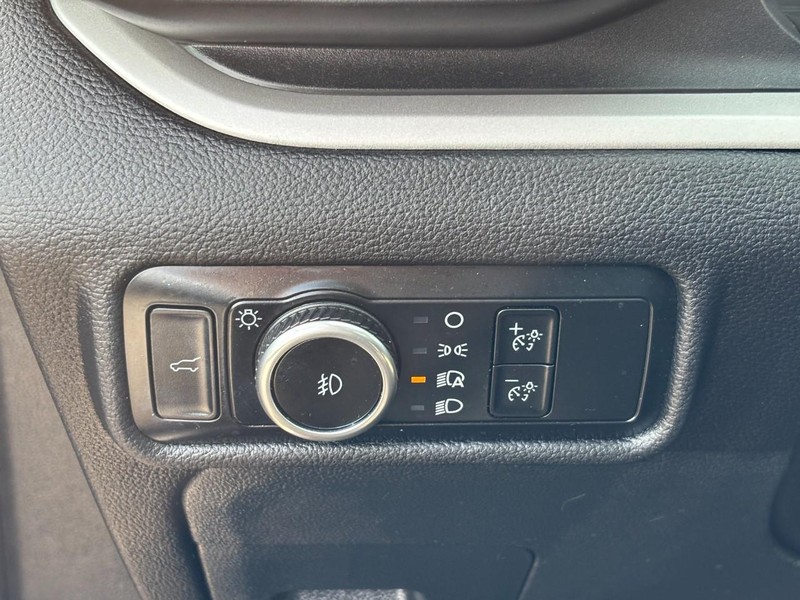 Ford Explorer Vehicle Full-screen Gallery Image 19