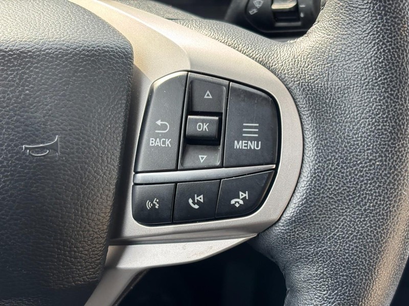 Ford Explorer Vehicle Full-screen Gallery Image 22