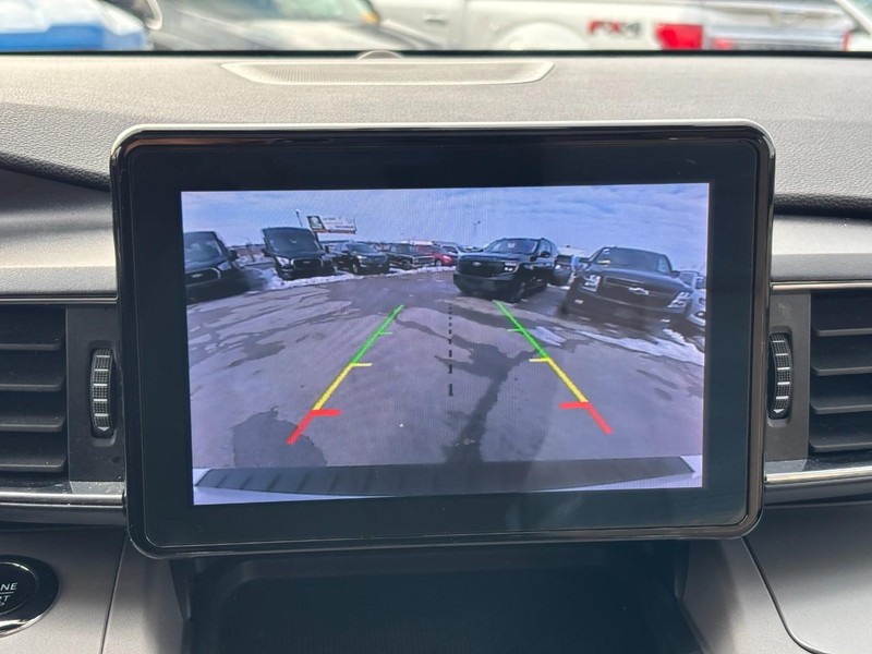 Ford Explorer Vehicle Full-screen Gallery Image 26