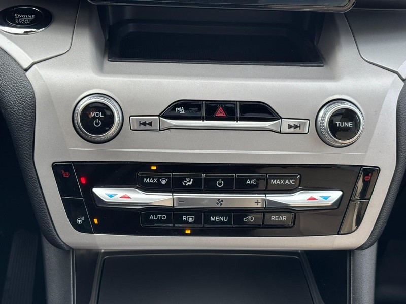 Ford Explorer Vehicle Full-screen Gallery Image 27