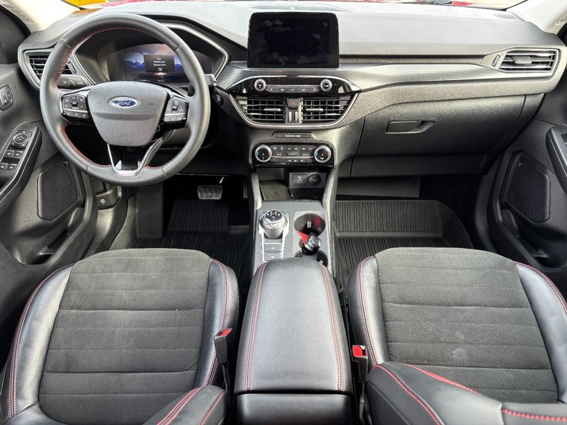 Ford Escape Vehicle Full-screen Gallery Image 13