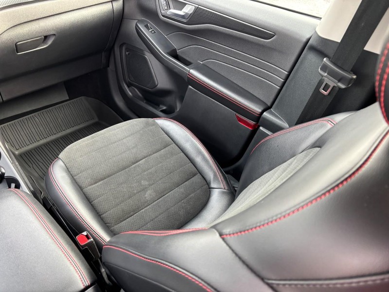 Ford Escape Vehicle Full-screen Gallery Image 16