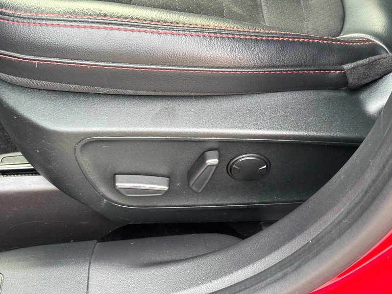 Ford Escape Vehicle Full-screen Gallery Image 17