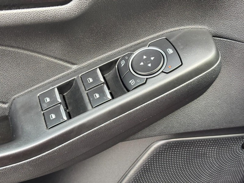 Ford Escape Vehicle Full-screen Gallery Image 18