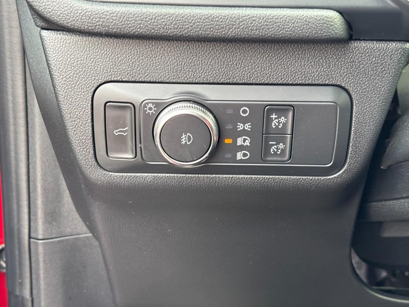 Ford Escape Vehicle Full-screen Gallery Image 19