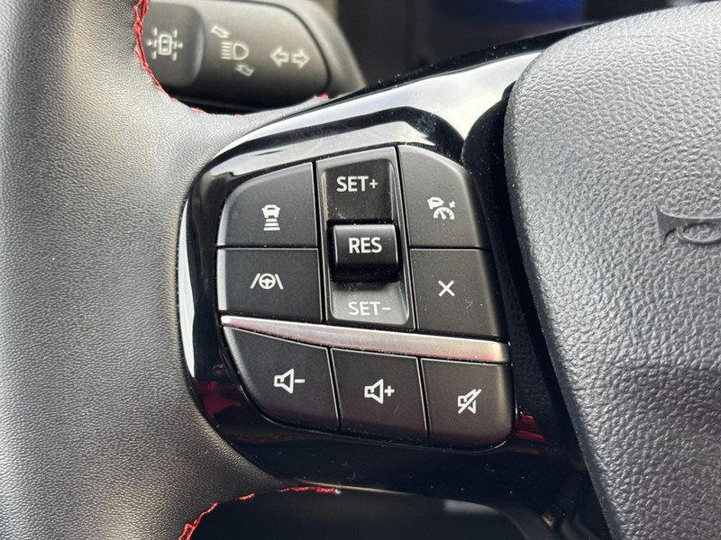 Ford Escape Vehicle Full-screen Gallery Image 20