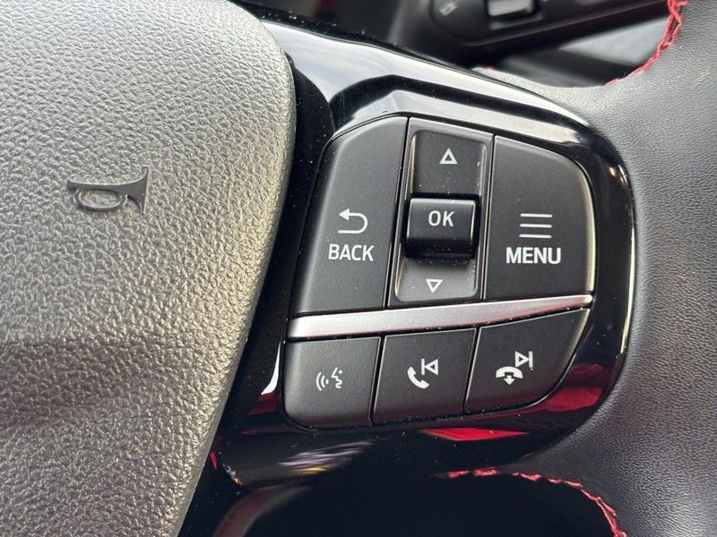 Ford Escape Vehicle Full-screen Gallery Image 22