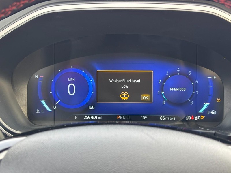 Ford Escape Vehicle Full-screen Gallery Image 23