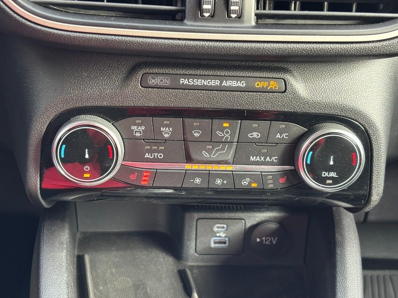 Ford Escape Vehicle Full-screen Gallery Image 27