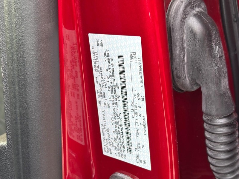 Ford Escape Vehicle Full-screen Gallery Image 28