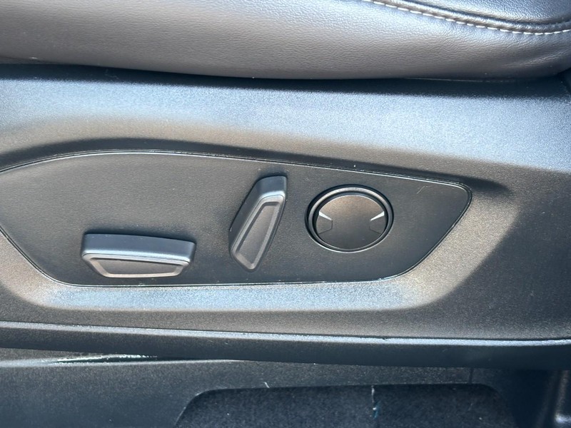 Ford Explorer Vehicle Full-screen Gallery Image 17