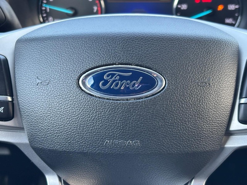 Ford Explorer Vehicle Full-screen Gallery Image 21