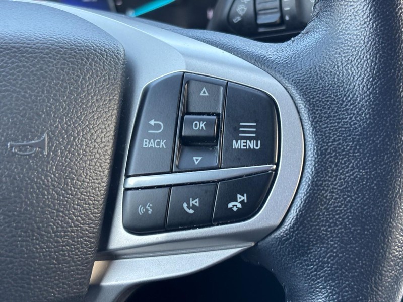 Ford Explorer Vehicle Full-screen Gallery Image 22