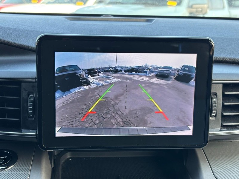 Ford Explorer Vehicle Full-screen Gallery Image 25