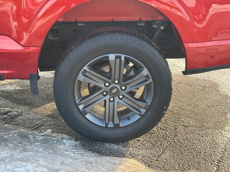 Ford F-150 Vehicle Full-screen Gallery Image 11