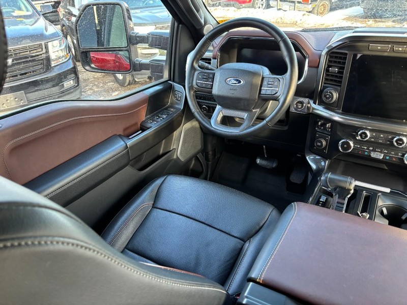 Ford F-150 Vehicle Full-screen Gallery Image 13