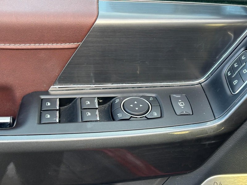 Ford F-150 Vehicle Full-screen Gallery Image 17