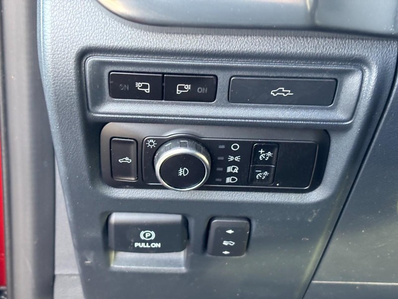 Ford F-150 Vehicle Full-screen Gallery Image 18