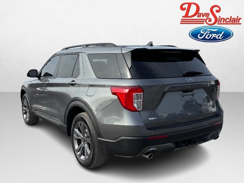 Ford Explorer Vehicle Full-screen Gallery Image 09